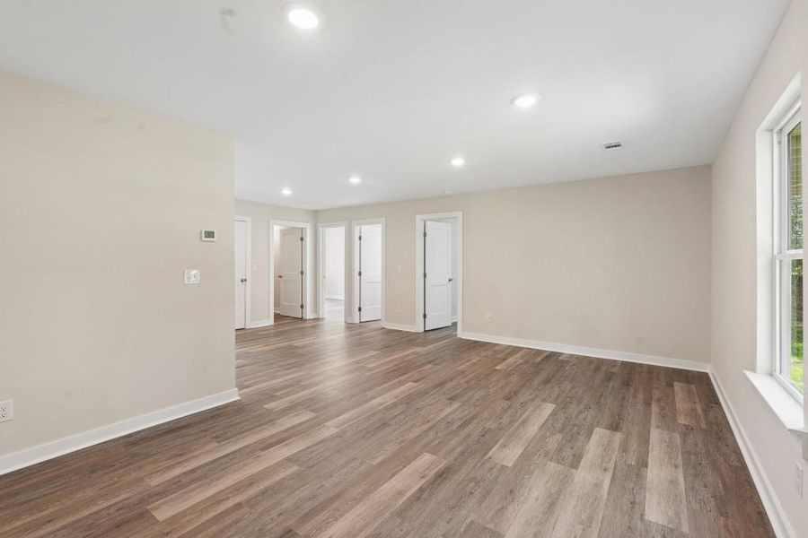 Spacious, unfurnished interior of a new home in , Gainesville (Image 34).