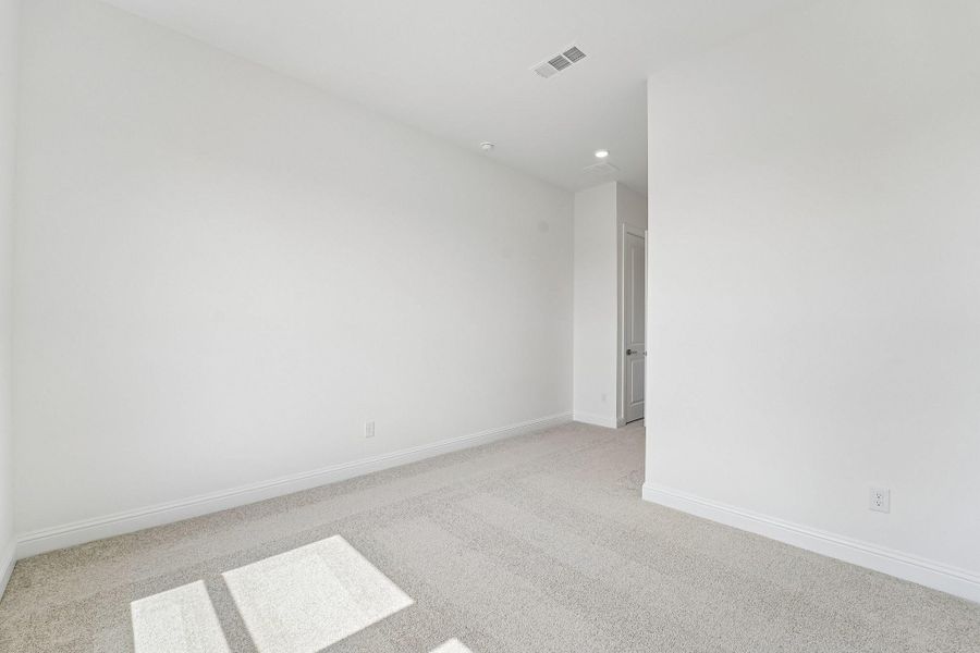 Spacious, unfurnished interior of a new home in Del Bello Lakes 60', Manvel (Image 37).