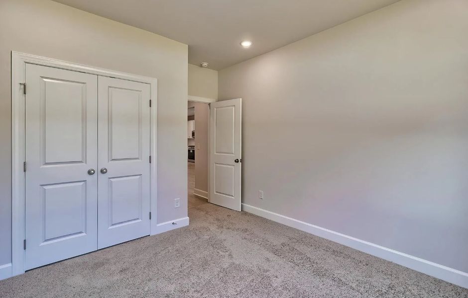 Spacious, unfurnished interior of a new home in Satchel Ford, Columbia (Image 25).