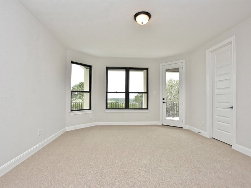 Representative unfurnished interior of a home built from the Santa Barbara II by Giddens Homes in Scofield Farms Estates, Georgetown (Image 154).