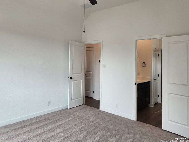 Spacious, unfurnished interior of a new home in Arcadia Ridge, San Antonio (Image 28).
