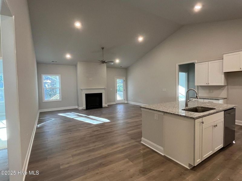 Spacious, unfurnished interior of a new home in Palmetto Creek, Bolivia (Image 20).