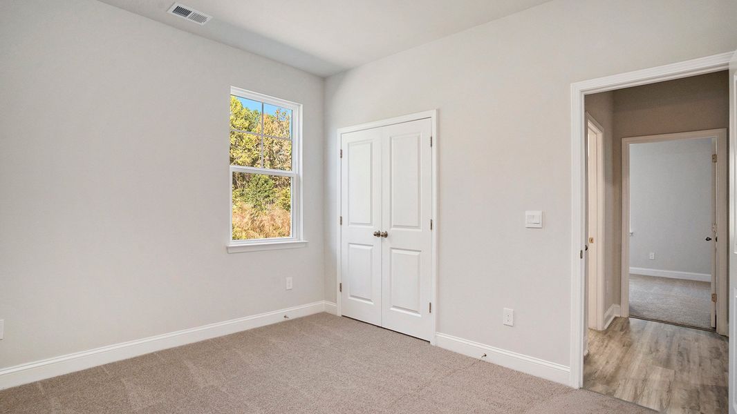 Spacious, unfurnished interior of a new home in Haven View, Murrells Inlet (Image 13).