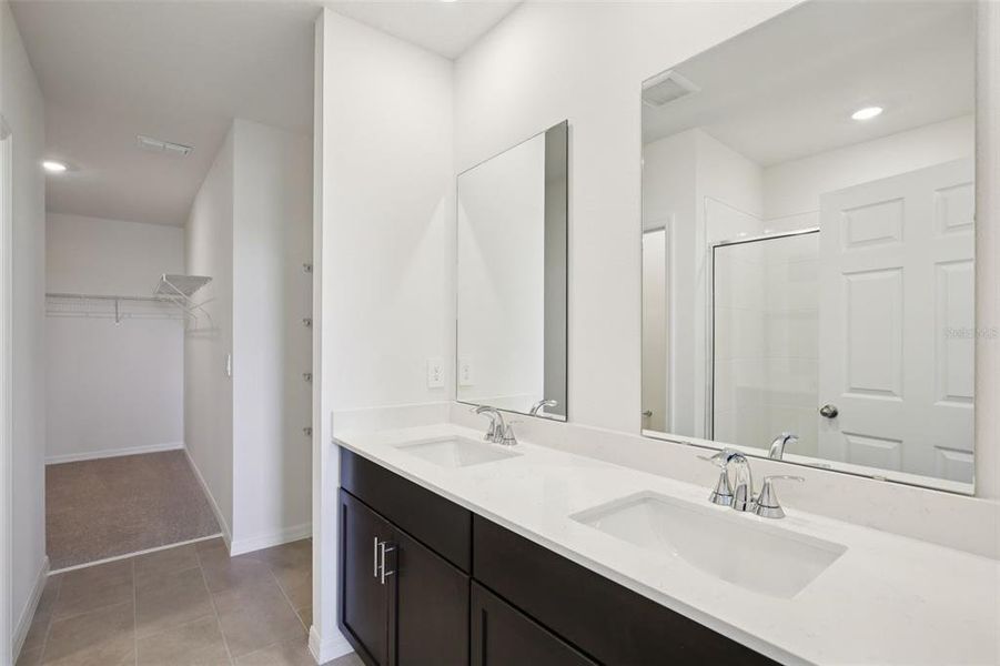 Furnished interior view inside a new home in , Lake Alfred (Image 7).