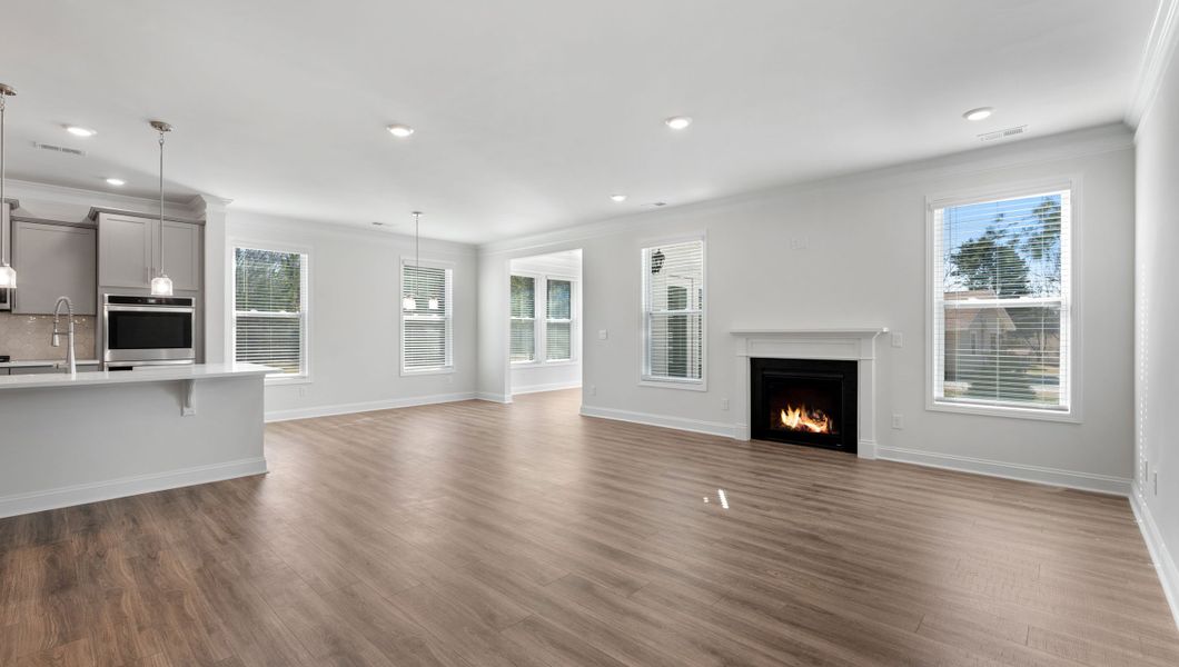Spacious, unfurnished interior of a new home in Cottonwood Ridge, Piedmont (Image 18).