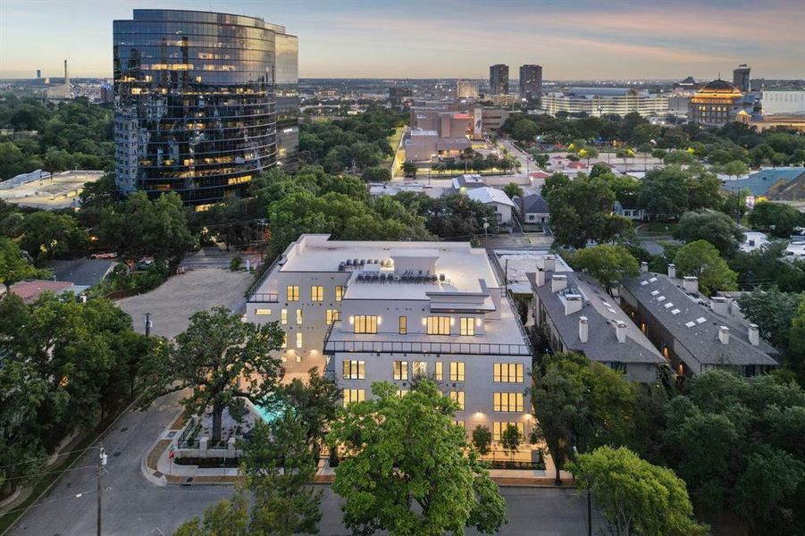 Condo located in Dallas, TX showcasing its design and architecture (Image 3).