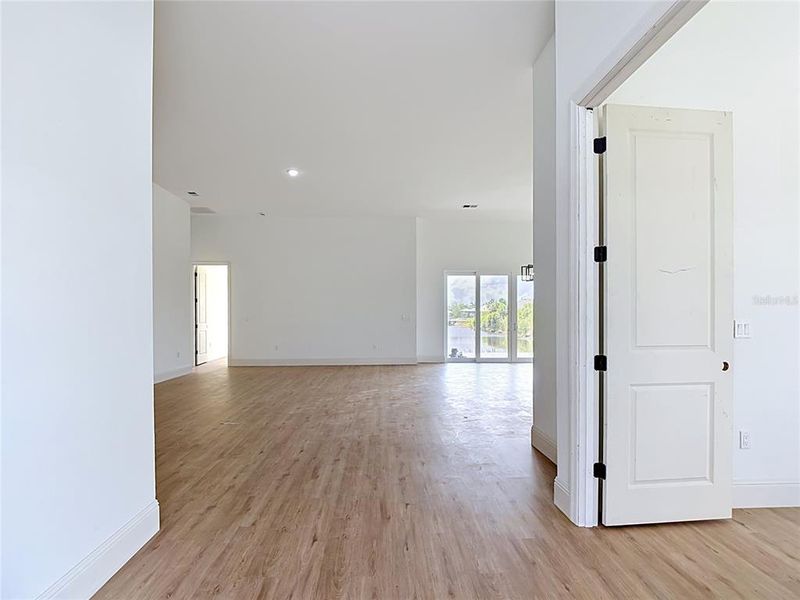Spacious, unfurnished interior of a new home in , Port Charlotte (Image 16).