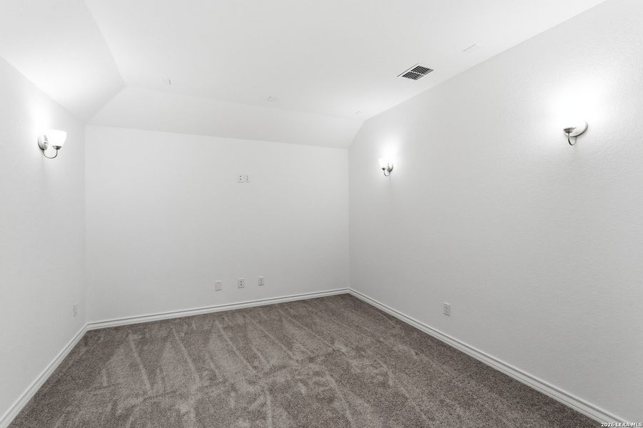 Spacious, unfurnished interior of a new home in Lily Springs, Seguin (Image 19).