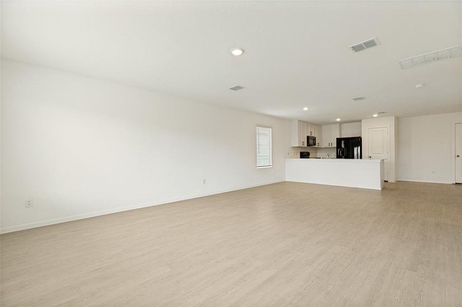 Spacious, unfurnished interior of a new home in Tillage Farms, Princeton (Image 11).