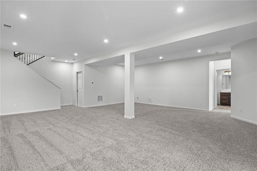 Spacious, unfurnished interior of a new home in Laurel Farms, Dallas (Image 35).