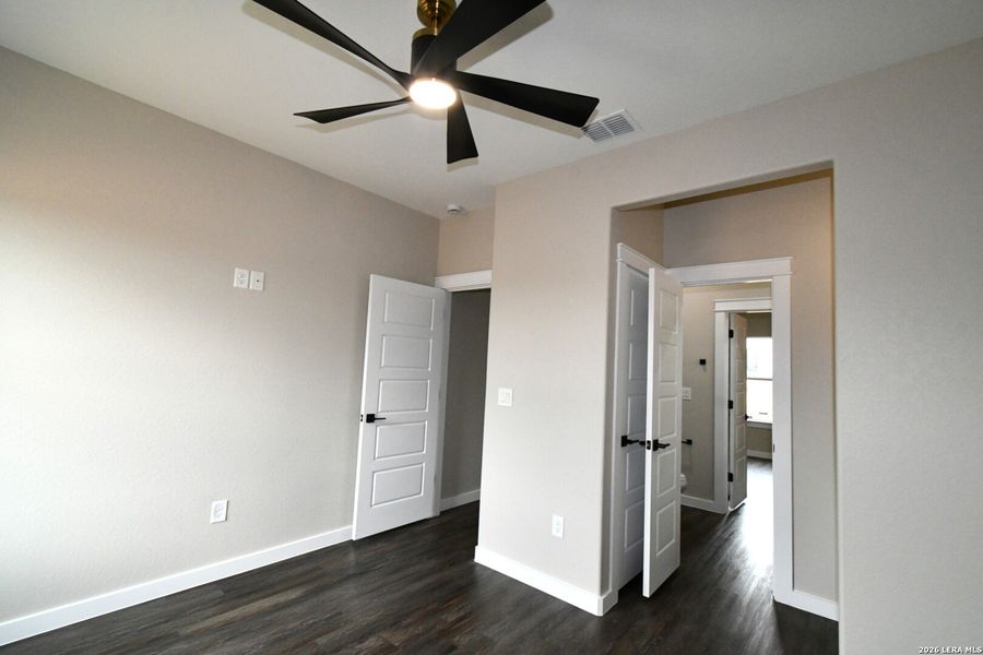 Spacious, unfurnished interior of a new home in , Von Ormy (Image 17).