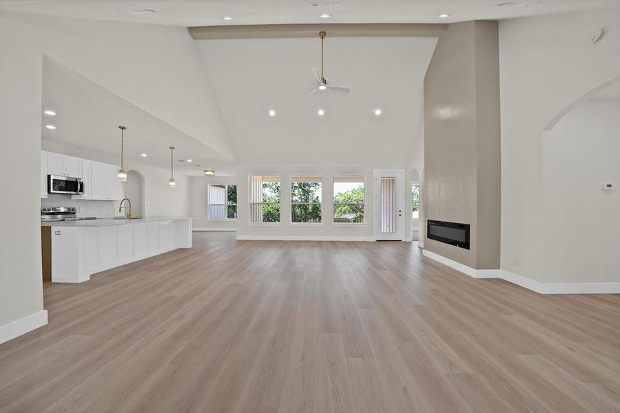 Spacious, unfurnished interior of a new home in , Joshua (Image 33).