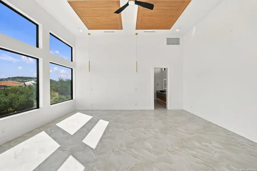 Spacious, unfurnished interior of a new home in , San Antonio (Image 104).