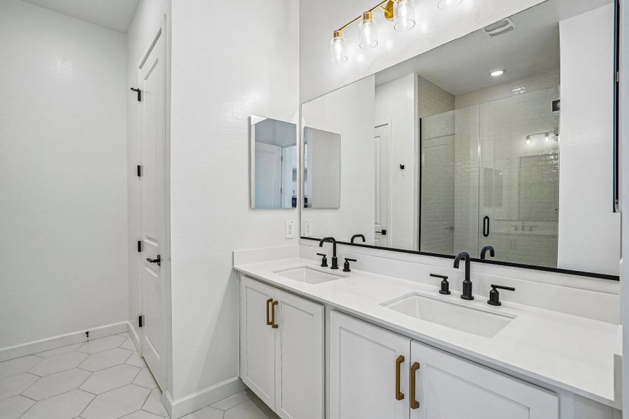 Primary bath