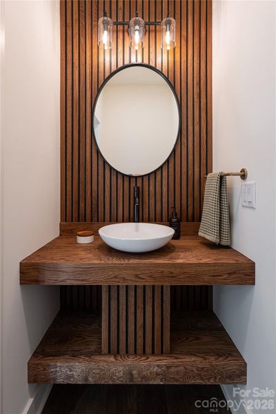 Powder bath detail