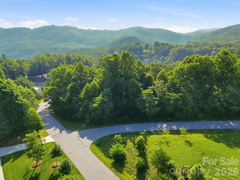 Natural landscape and outdoor views near in Hendersonville (Image 29). Natural landscape and outdoor views near in Hendersonville (Image 29).