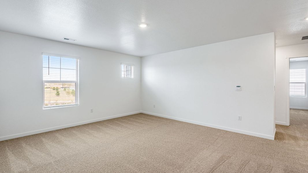 Spacious, unfurnished interior of a new home in Silver Peaks, Lochbuie (Image 17).