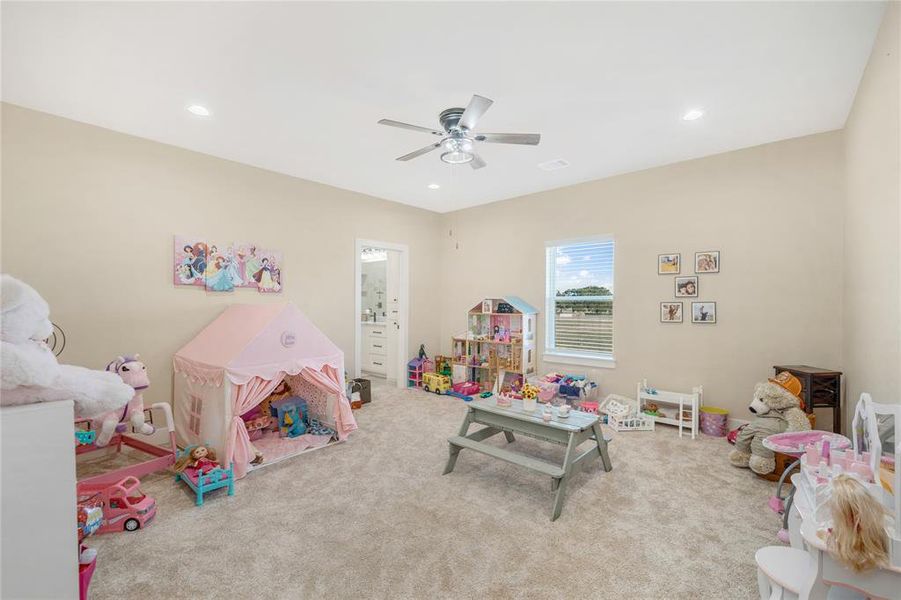 Furnished interior view inside a new home in , Quinlan (Image 4).