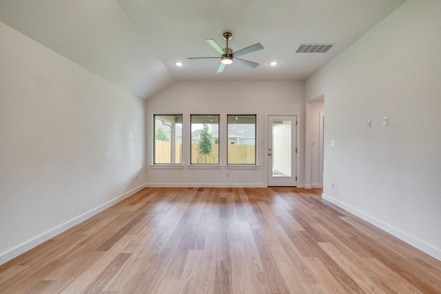 Spacious, unfurnished interior of a new home in Prairie Winds, Hutto (Image 14).