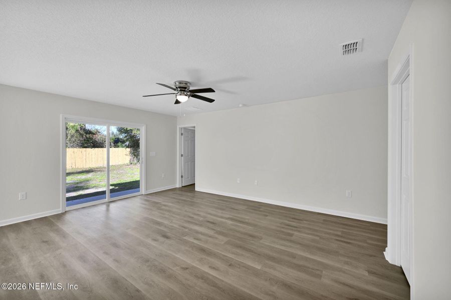 Spacious, unfurnished interior of a new home in , Jacksonville (Image 27).
