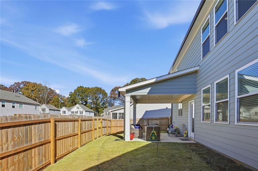 Exterior details and patio area of a home in Avenbrook, Mableton (Image 4).