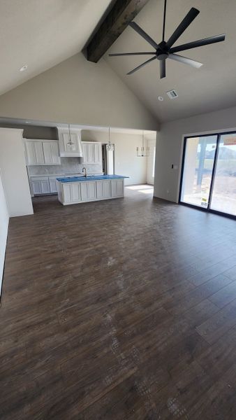 Spacious, unfurnished interior of a new home in Paloma Ranches, Justin (Image 8). Spacious, unfurnished interior of a new home in Paloma Ranches, Justin (Image 8).