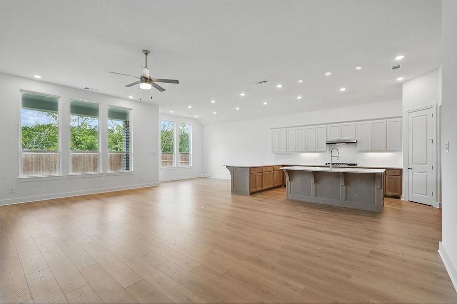 Spacious, unfurnished interior of a new home in Riceland: 65ft. lots, Mont Belvieu (Image 14).