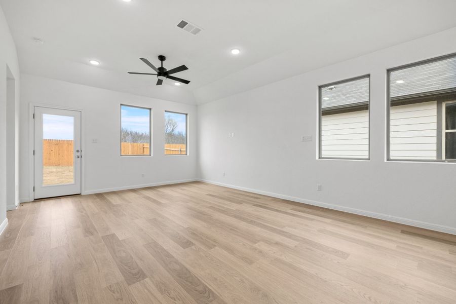 Spacious, unfurnished interior of a new home in Trinity Ranch, Elgin (Image 16). Spacious, unfurnished interior of a new home in Trinity Ranch, Elgin (Image 16).