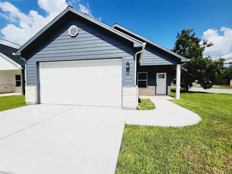 Front exterior of a new home in , West Columbia, TX, highlighting curb appeal (Image 1). Front exterior of a new home in , West Columbia, TX, highlighting curb appeal (Image 1).
