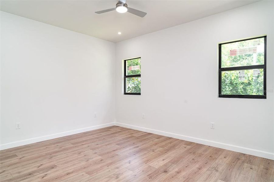Spacious, unfurnished interior of a new home in , Sarasota (Image 18).