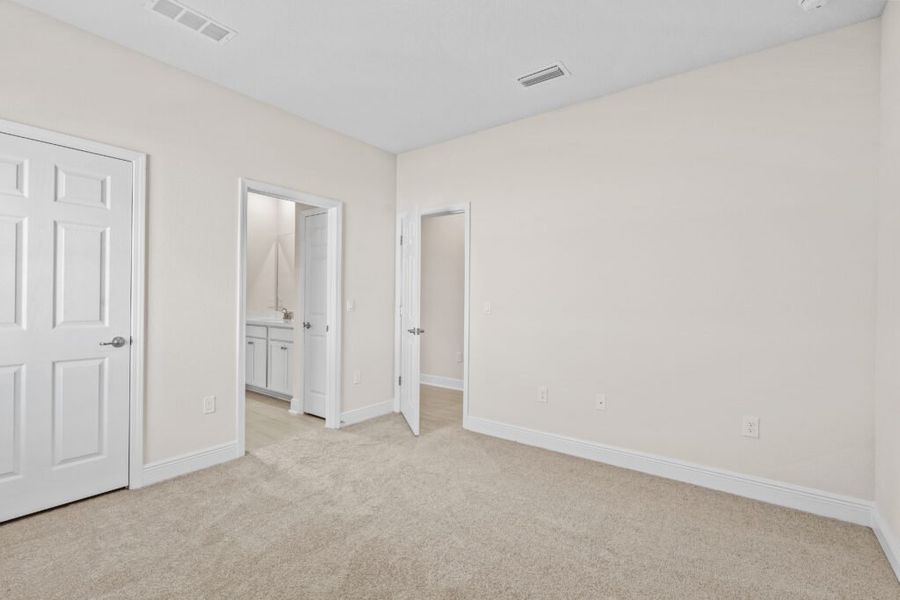 Spacious, unfurnished interior of a new home in Windswept Estates, Freeport (Image 35).