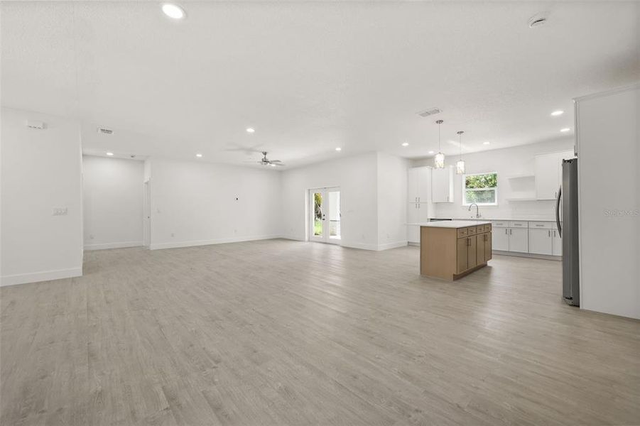 Spacious, unfurnished interior of a new home in , Palm Bay (Image 29).