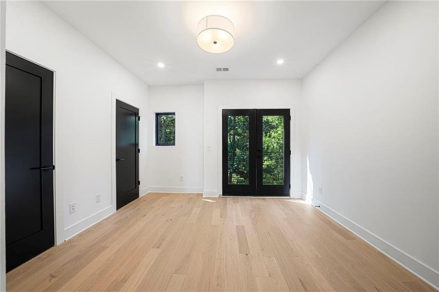 Spacious, unfurnished interior of a new home in , Atlanta (Image 14).