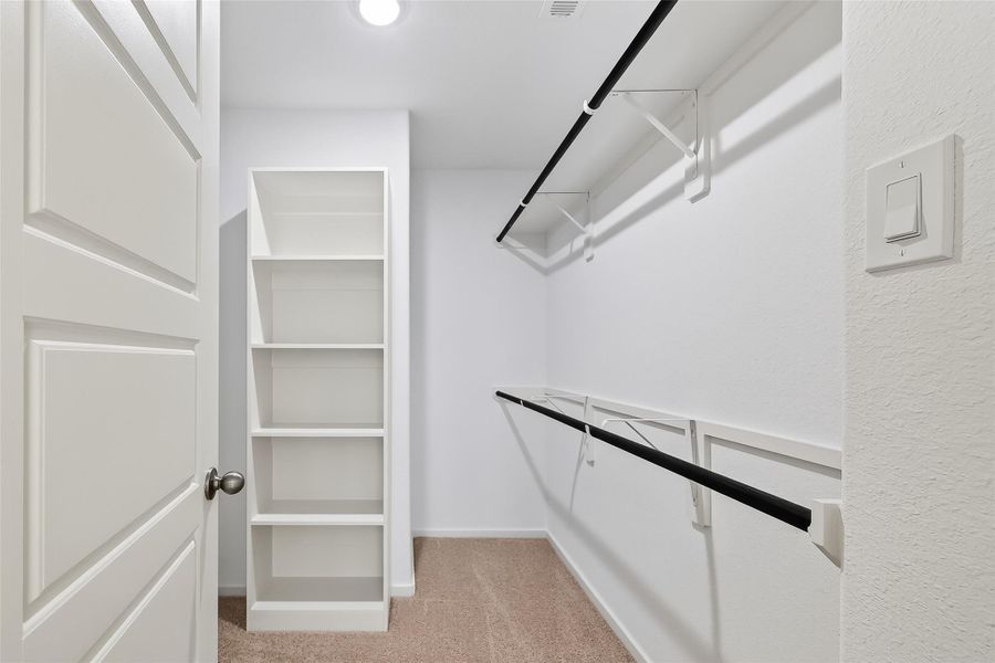 Spacious, unfurnished interior of a new home in Rollingbrook Estates, Baytown (Image 17).