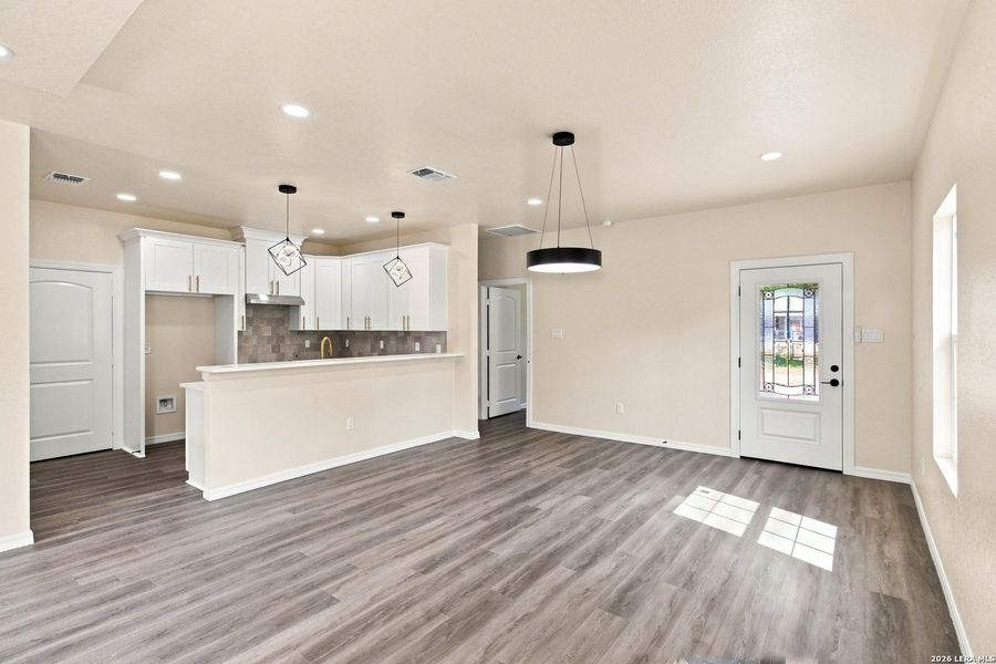 Spacious, unfurnished interior of a new home in , San Antonio (Image 21).