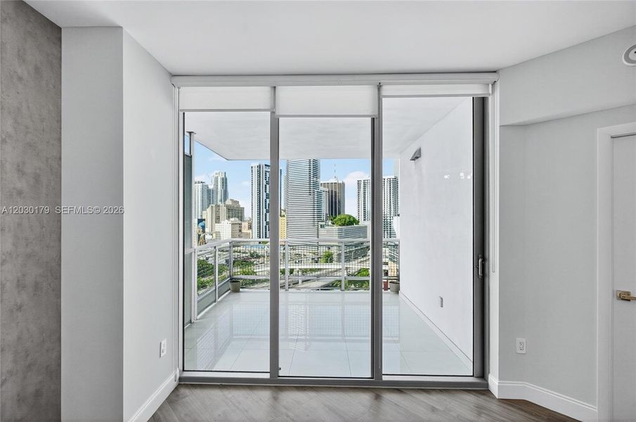 Spacious, unfurnished interior of a new home in , Miami (Image 38).