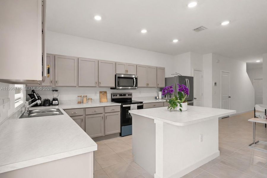 Furnished interior view inside a new home in , Pompano Beach (Image 12).