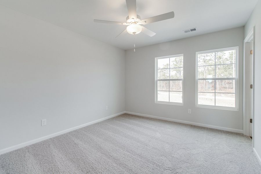 Spacious, unfurnished interior of a new home in Astoria, Columbia (Image 20).