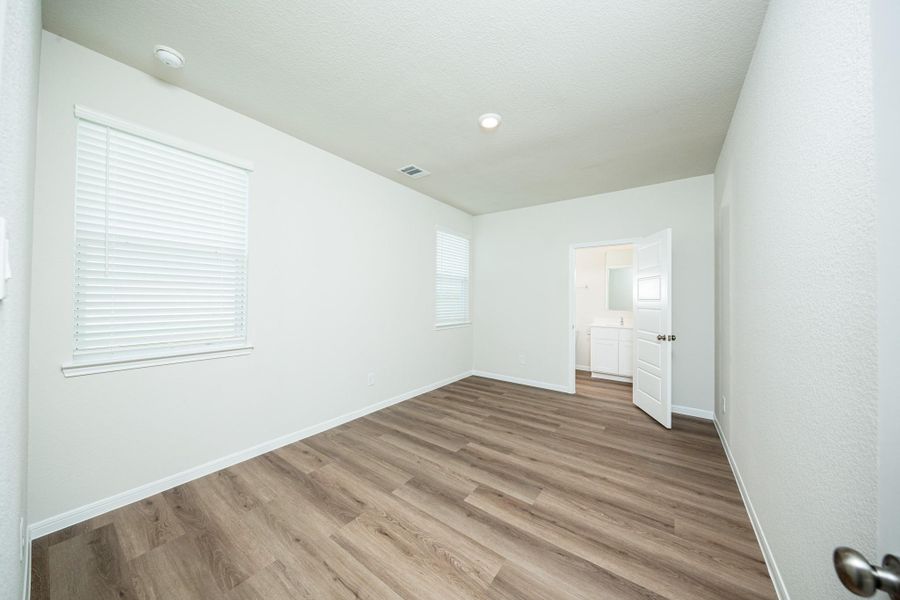 Spacious, unfurnished interior of a new home in Bammel Oaks, Houston (Image 22). Spacious, unfurnished interior of a new home in Bammel Oaks, Houston (Image 22).