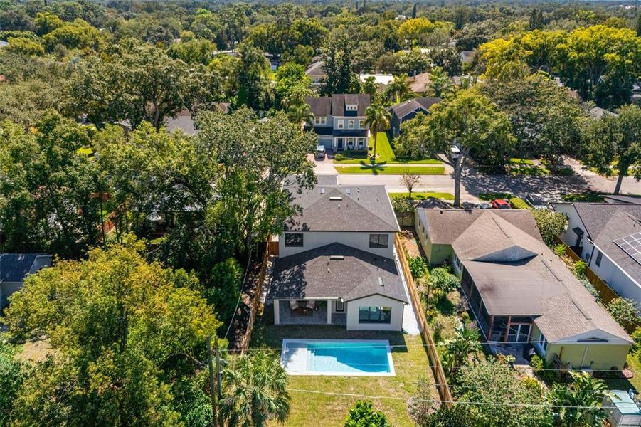 Exterior details and patio area of a home in , Orlando (Image 4).