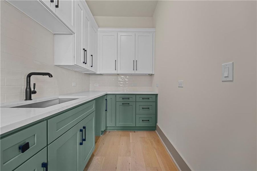 Furnished interior view inside a new home in , Gainesville (Image 7).