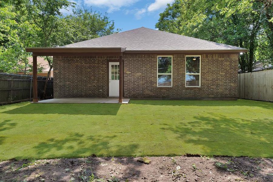 Exterior details and patio area of a home in , Cleburne (Image 16).