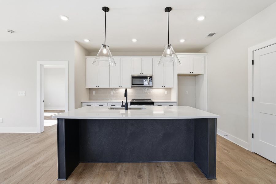 Furnished interior view inside a new home in Social Circle, Chattanooga (Image 7).