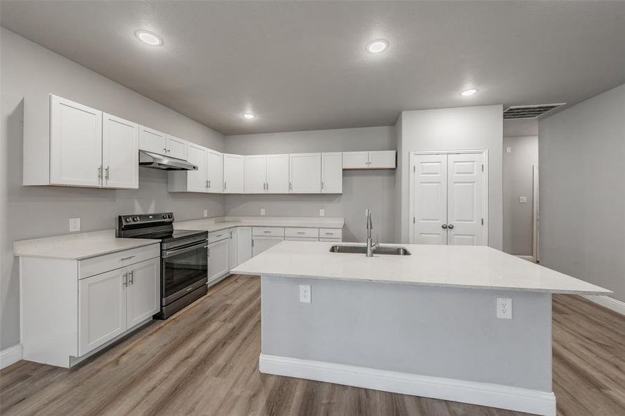 Furnished interior view inside a new home in , Cleburne (Image 10).