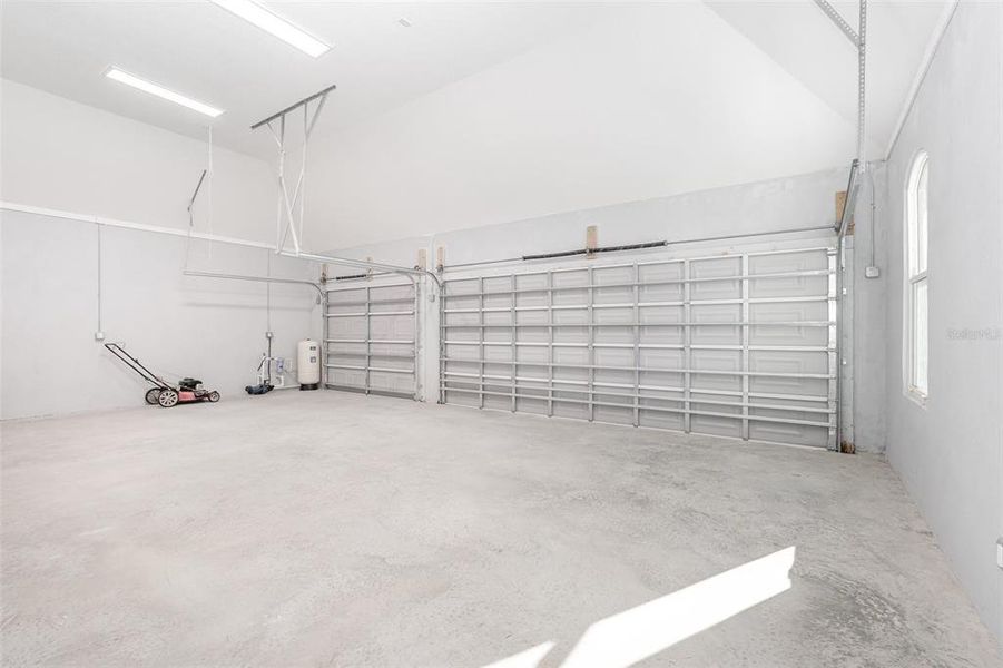 Spacious, unfurnished interior of a new home in , Palm Bay (Image 32).