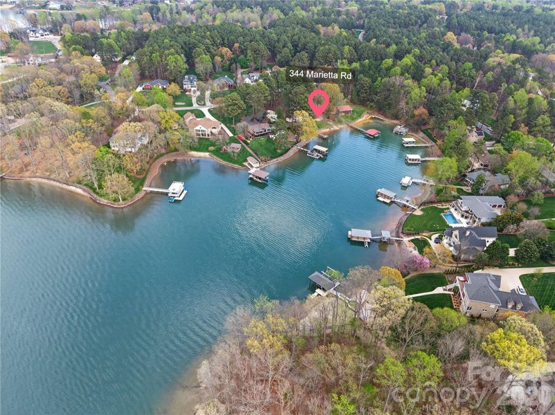 Wide cove setting surroundedby established homes,highlighting the desirability andappeal of the area.