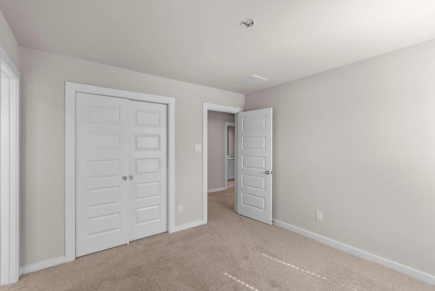 Spacious, unfurnished interior of a new home in Morton Creek Ranch, Katy (Image 24).