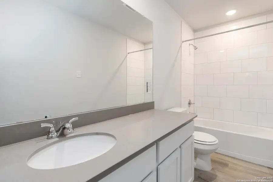 Image 28 of a home in Hickory Ridge.