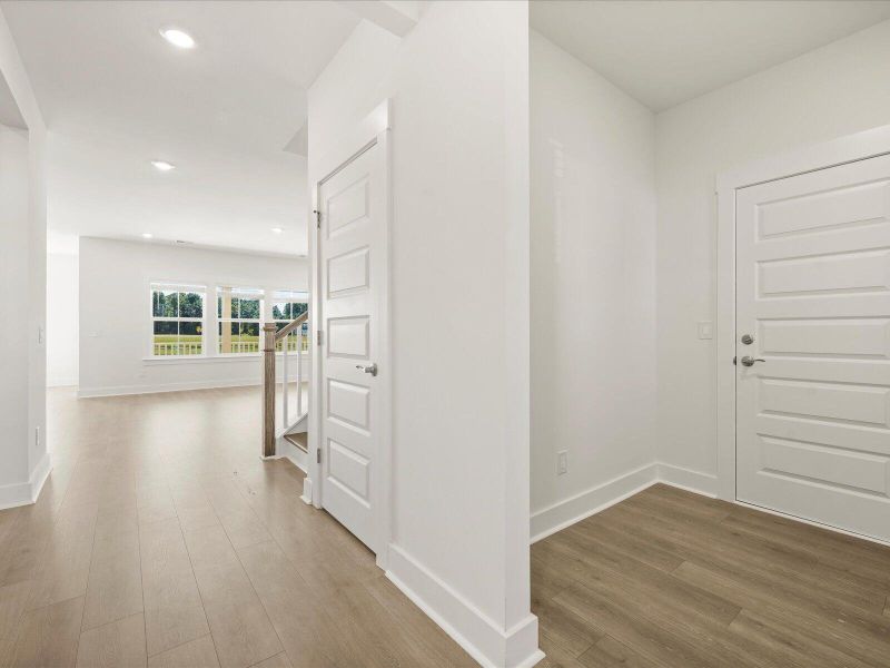Spacious, unfurnished interior of a new home in , Summerville (Image 9).