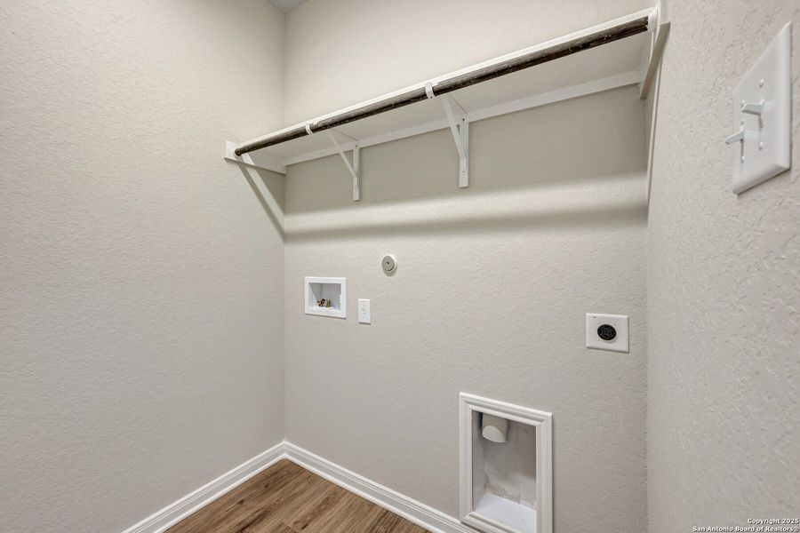 Spacious, unfurnished interior of a new home in Park Place, New Braunfels (Image 23).